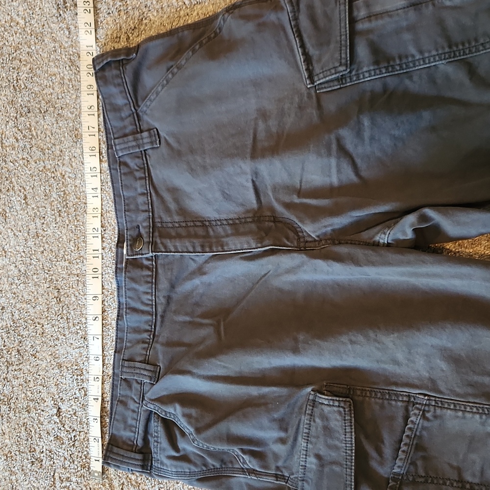 Carhart Cargo Shorts - Picture 2 of 10